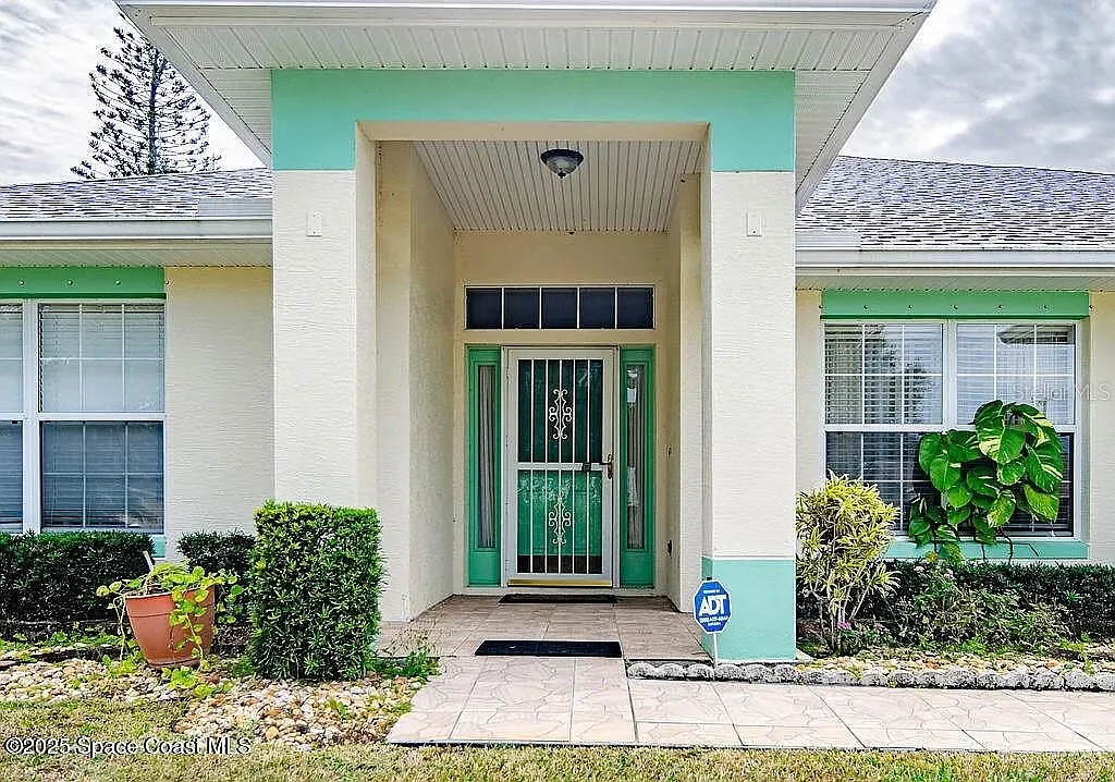 4 bed, 3.0 bath, 2455 sqft, $2,650 — Photo 2