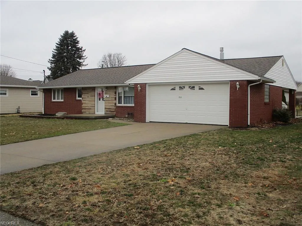 711 Evergreen Dr photo 1