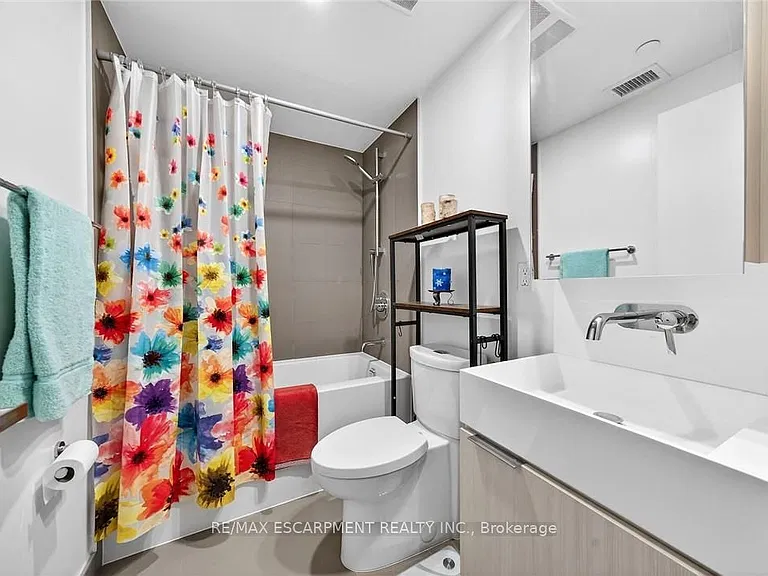 370 Martha St #710 — Photo 36