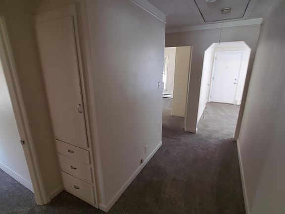 5th image of 16135 Belmont Ave