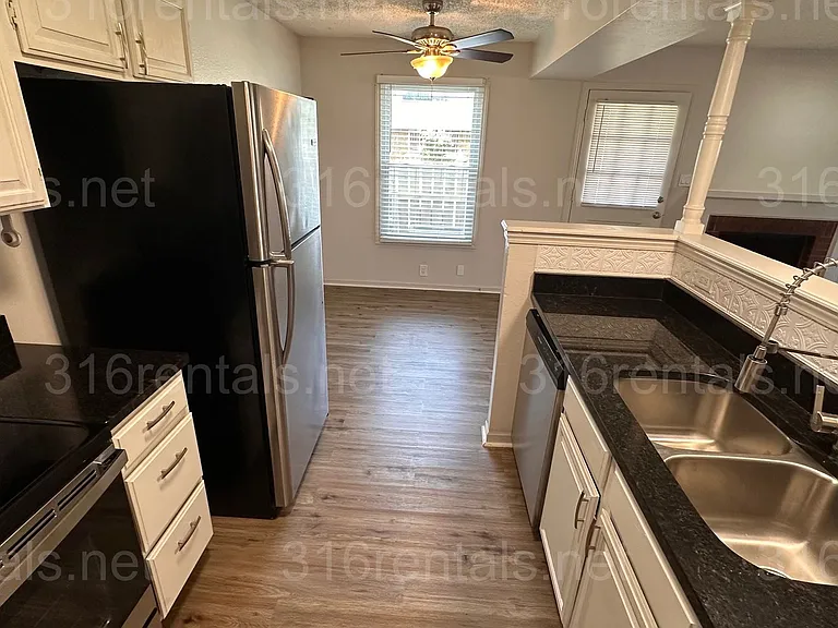 869 N Nims #5 — Photo 1