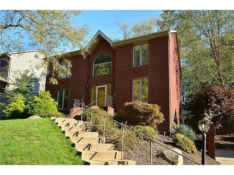 2904 Angeline Dr photo 1