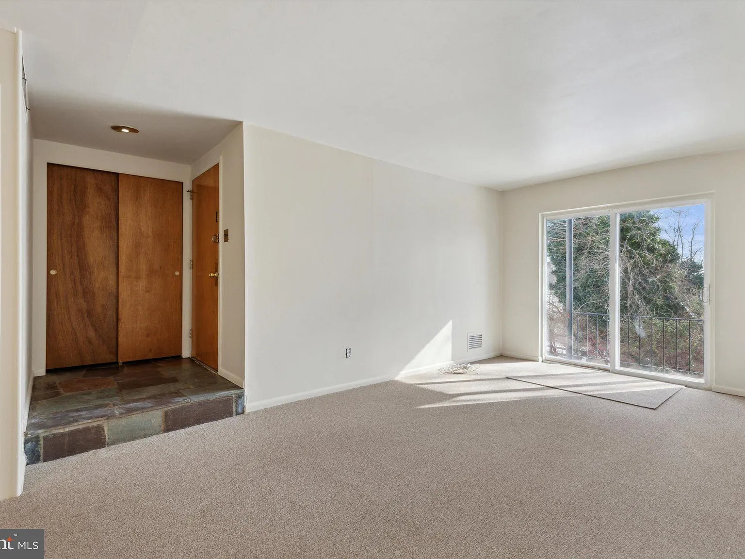 2 bed, 2.0 bath, 1000 sqft, $1,800 — Photo 2