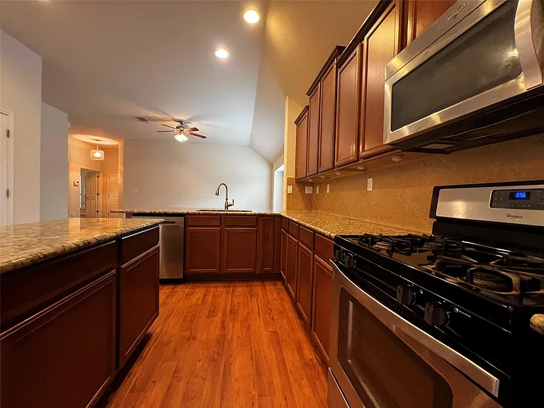 2708 Cottonwood Shores Dr — Photo 16