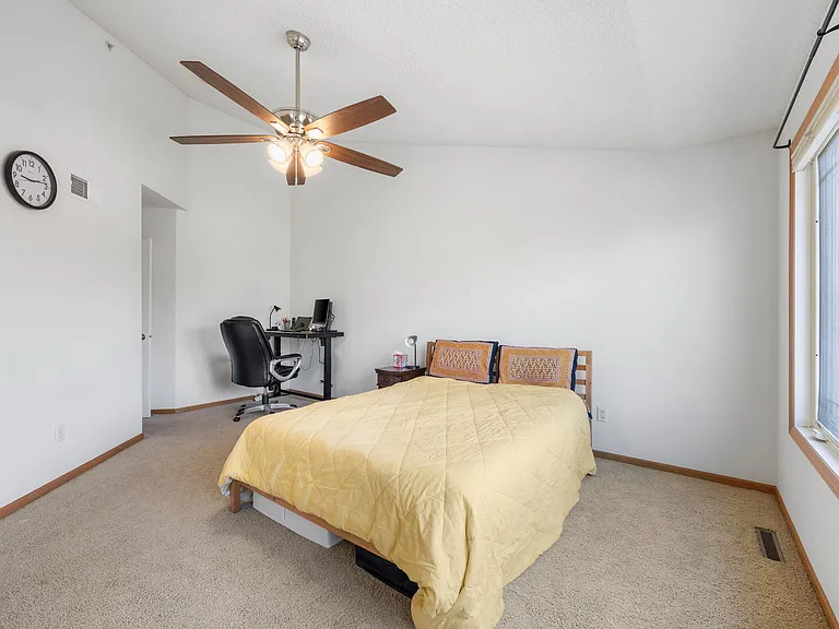 5048 Yuma Ln N — Photo 17