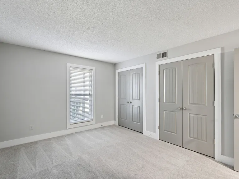 Piccadilly Apartments — Photo 41