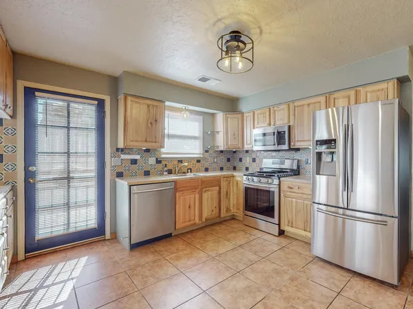 1827 Los Luceros Rd NW, Albuquerque, NM 87104