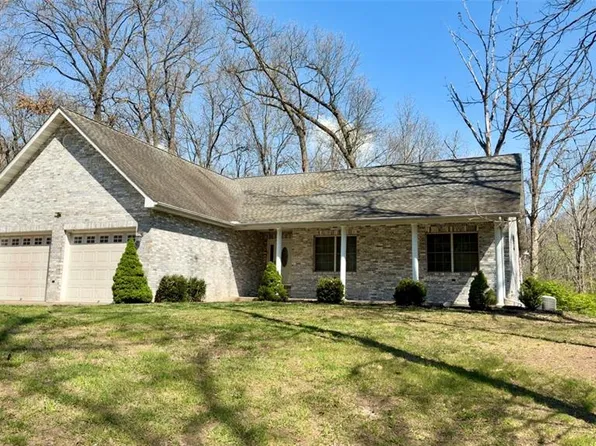 19383 Deer Run Ln, Brighton, IL 62012
