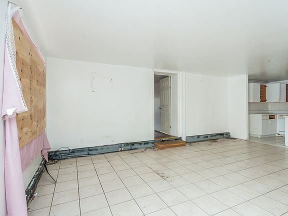 3rd image of 22 Hausmann Ct