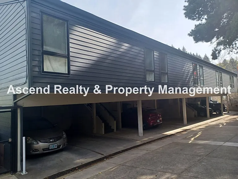 830 SW Broadway Dr #8 — Photo 3