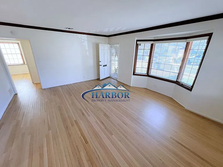 2632 S Averill Ave — Photo 3