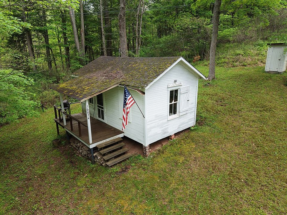 10th image of 16874 Trough Creek Dr