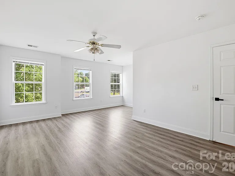 512 Bearbrook Ln — Photo 17