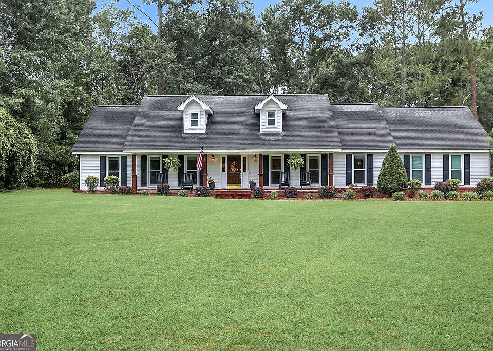 1st image of 203 Magnolia Pl