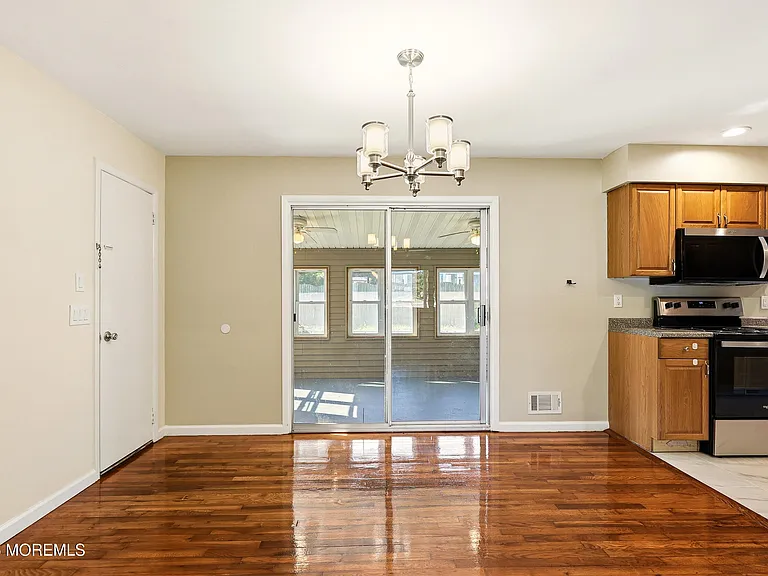 1200 Lawrence Ave — Photo 10