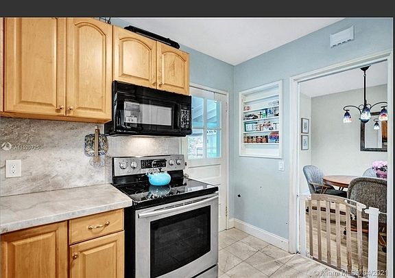 4th image of 1009 N 17th Ct