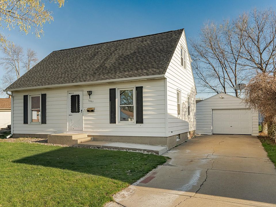 1st image of 1007-11 1/2 St SE