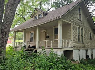 904 Walnut Ave, Dixon, IL 61021