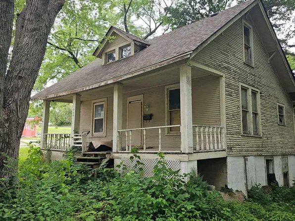 904 Walnut Ave, Dixon, IL 61021