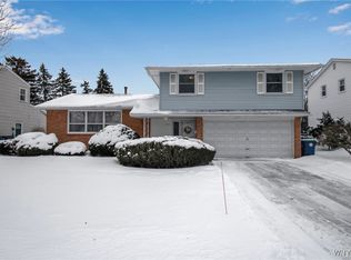 151 Robin Hill Dr, Williamsville, NY 14221