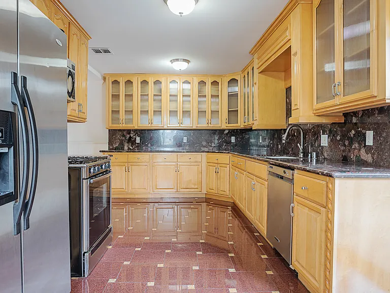 4018 Clayton Ave — Photo 5