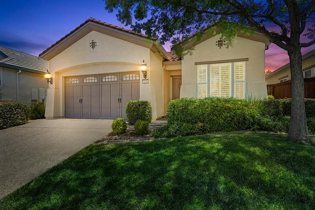 2216 Benton Loop photo 1