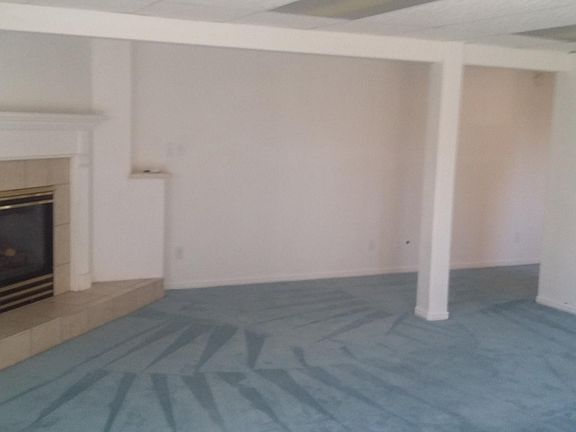 Living room with Fireplace 