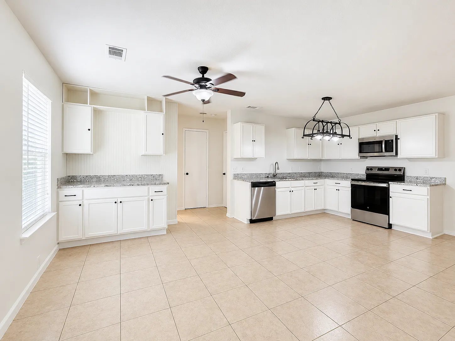 5 bed, 2.5 bath, 2485 sqft, $2,650 — Photo 3