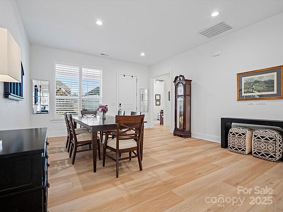 4th image of 82116 Standing Oak Dr