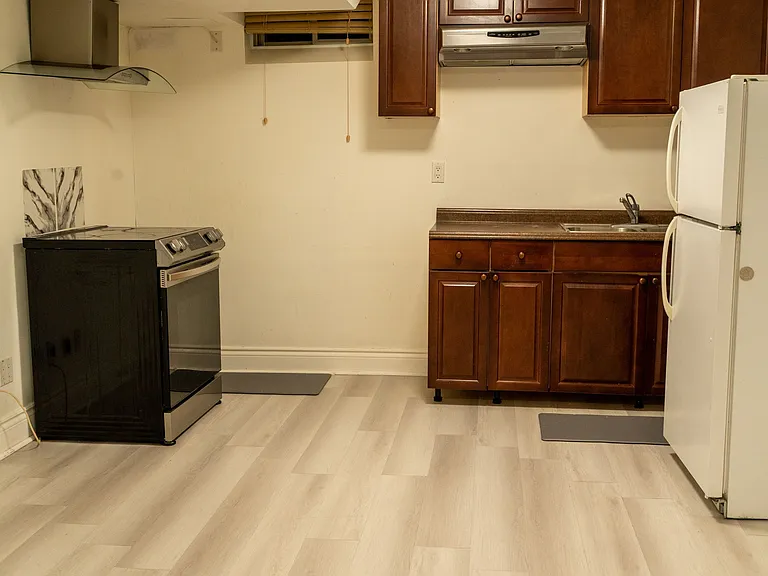 620 Madame St — Photo 34