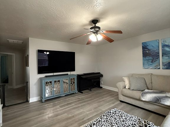 5th image of 443 NW Sandpiper Ave