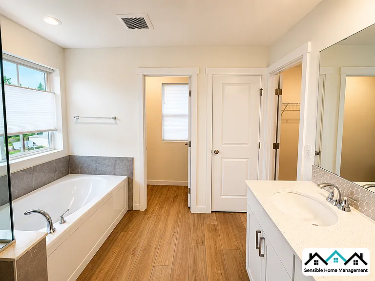 10616 SE 272nd Pl — Photo 4