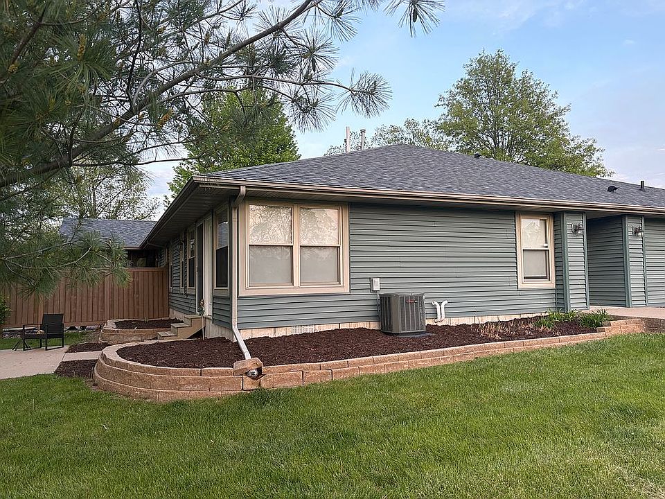 2nd image of 718 E Iniversity Dr