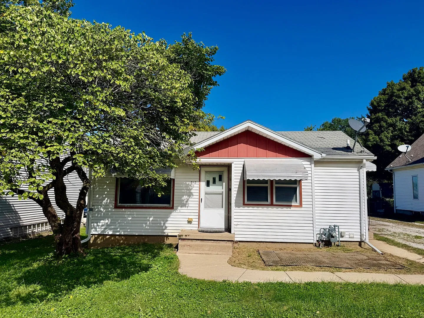 Charming 2 Bedroom 2 Bathroom House! — Photo 1