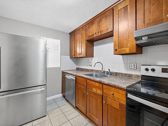 3rd image of 32 Cary Ave #1