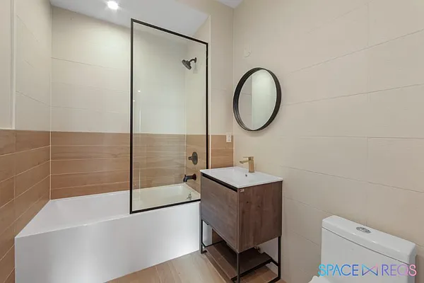 Rented by SpaceReqs LLC | media 18