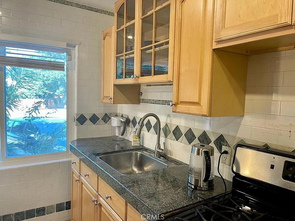3 bed, 1800 sqft, $3,500 — Photo 4