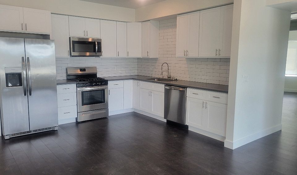 1st image of 5728 Camellia Ave #203