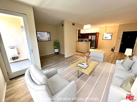 5th image of 13941 Sherman Way Unit 205