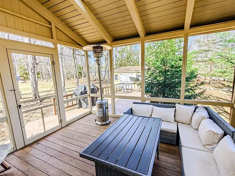 2104 Vacation Ln — Photo 8