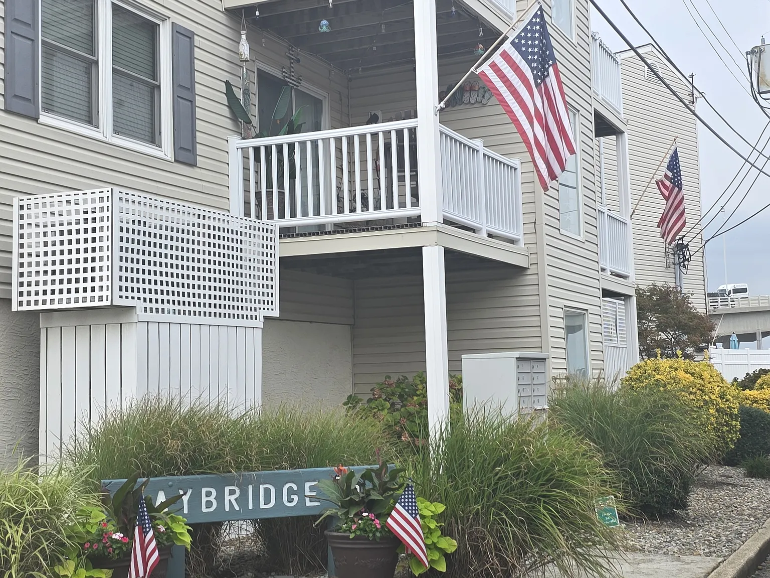 2 bed, 891 sqft, $2,300 — Photo 1