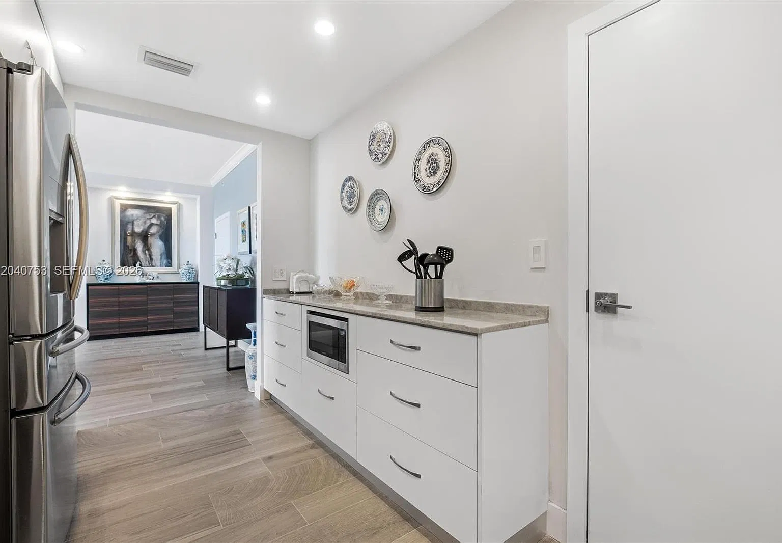 2 bed, 1310 sqft, $5,300 — Photo 3