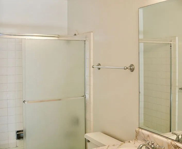 1190 W. Hillsdale Blvd. — Photo 14