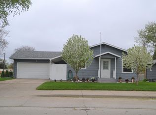 1109 N Dakota St, Aberdeen, SD 57401