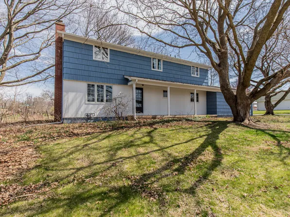 915 Sunset Dr, Princeton, IL 61356