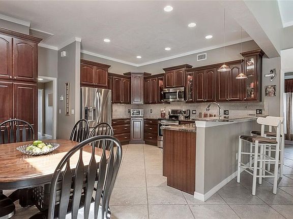 4th image of 17105 Longacres Ln