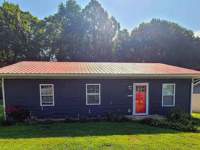 1645 Brown St — Photo 3