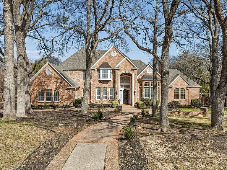 2900 Creek View Dr — Photo 1