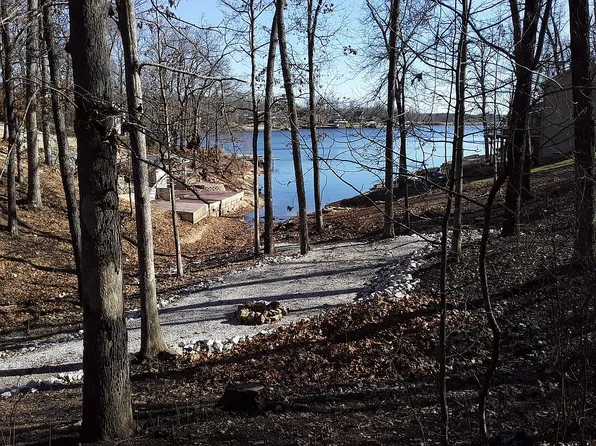 7001 Lake Point Dr, Perryville, MO 63775
