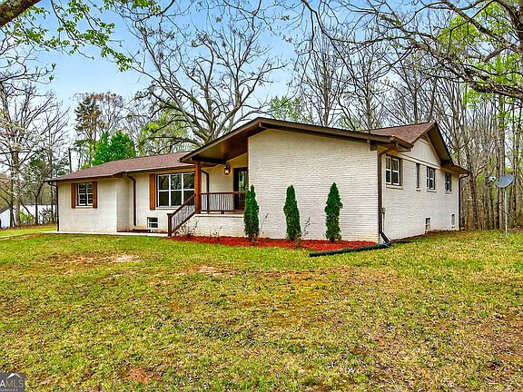 3rd image of 672 Cooley Woods Rd